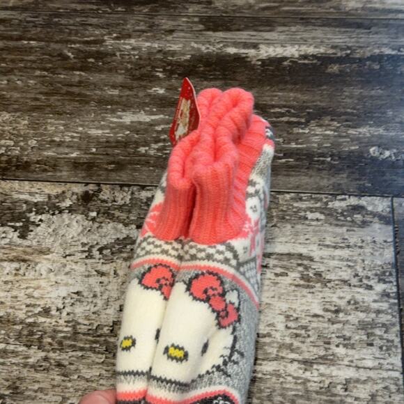 Hello Kitty Slipper Socks Size 4-10 Pink Gray Winter Faux Fur Gift Cozy Soft NWT - Picture 6 of 7